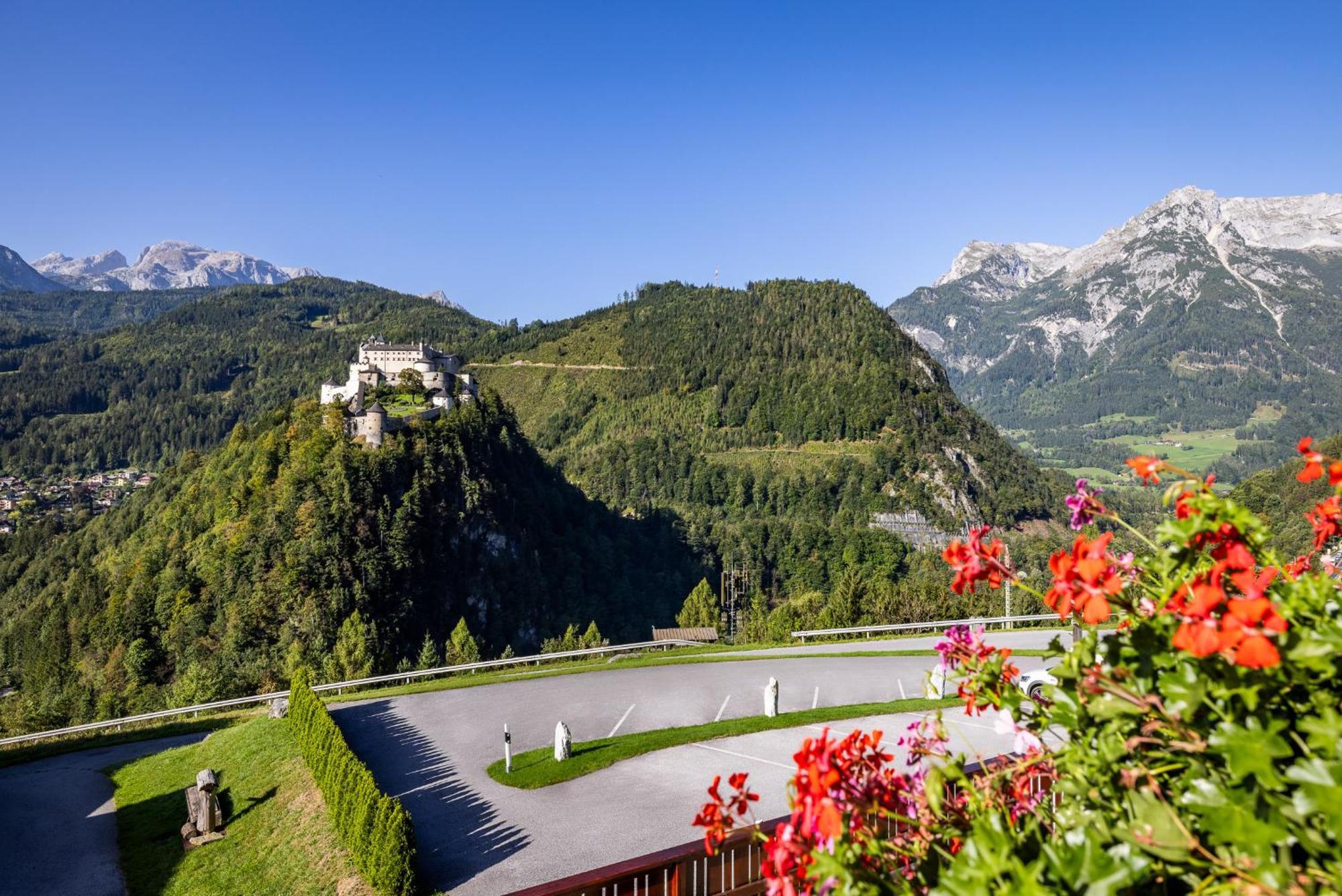 Der Burgblick-Adults Only Hotel Werfen Exterior photo